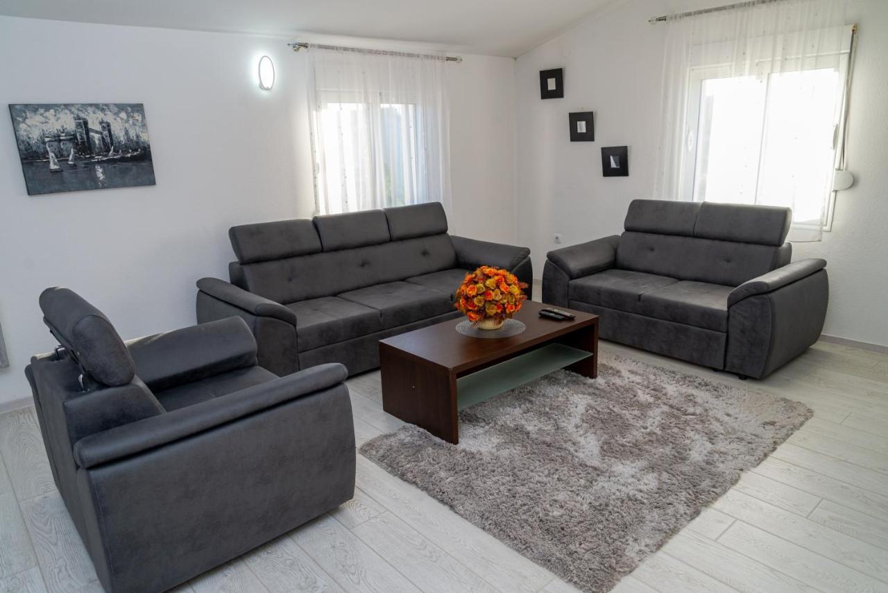 Apartman Mona Podgorica Exterior foto